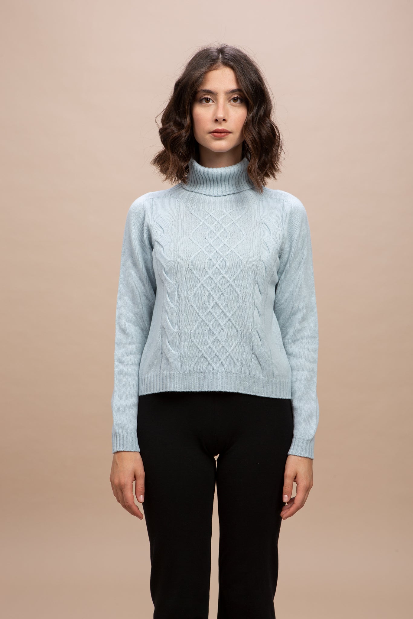 Dobbiaco - Dolcevita seamless (senza cuciture) con motivo aran + trecce sul davanti