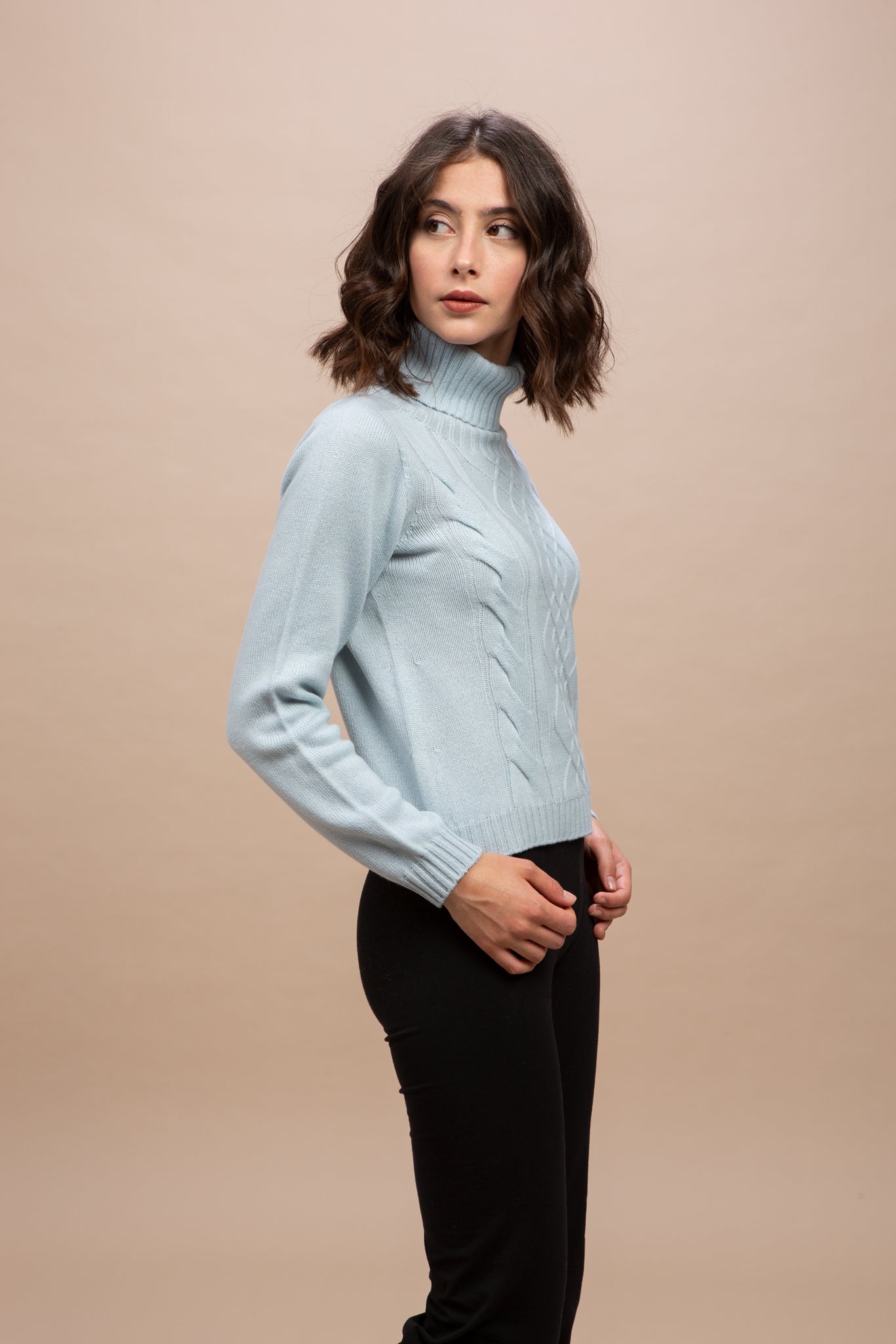 Dobbiaco - Dolcevita seamless (senza cuciture) con motivo aran + trecce sul davanti