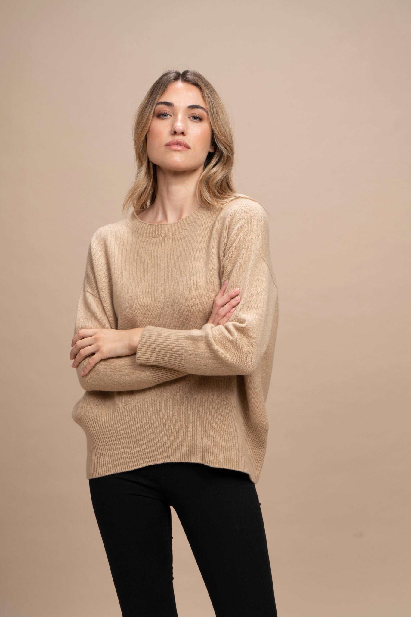 Ischia - Girocollo stondato davanti, balze e polsi alti 100% Cashmere