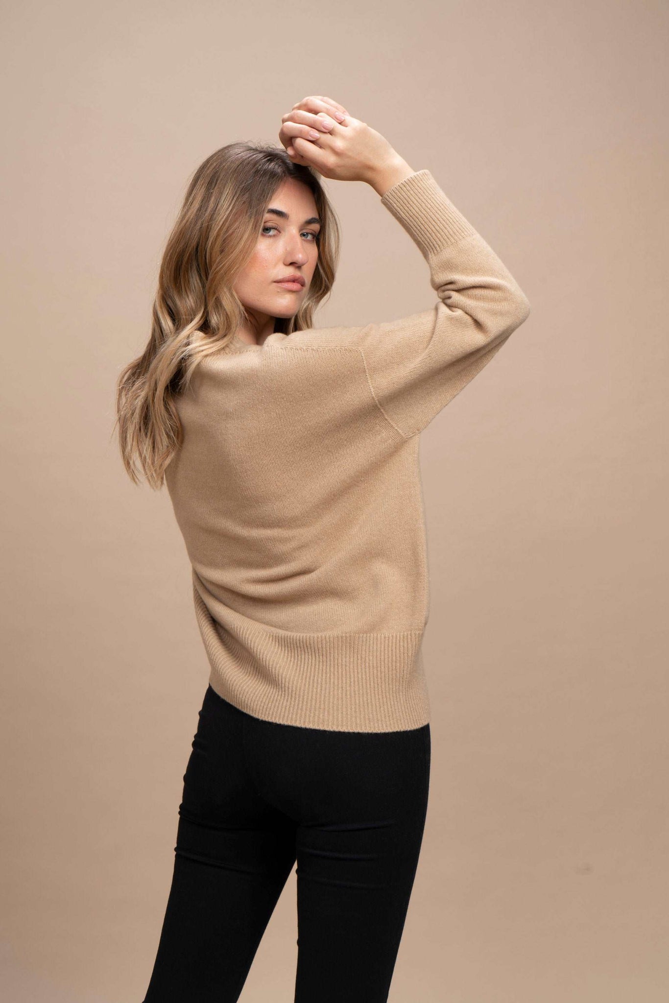 Ischia - Girocollo stondato davanti, balze e polsi alti 100% Cashmere