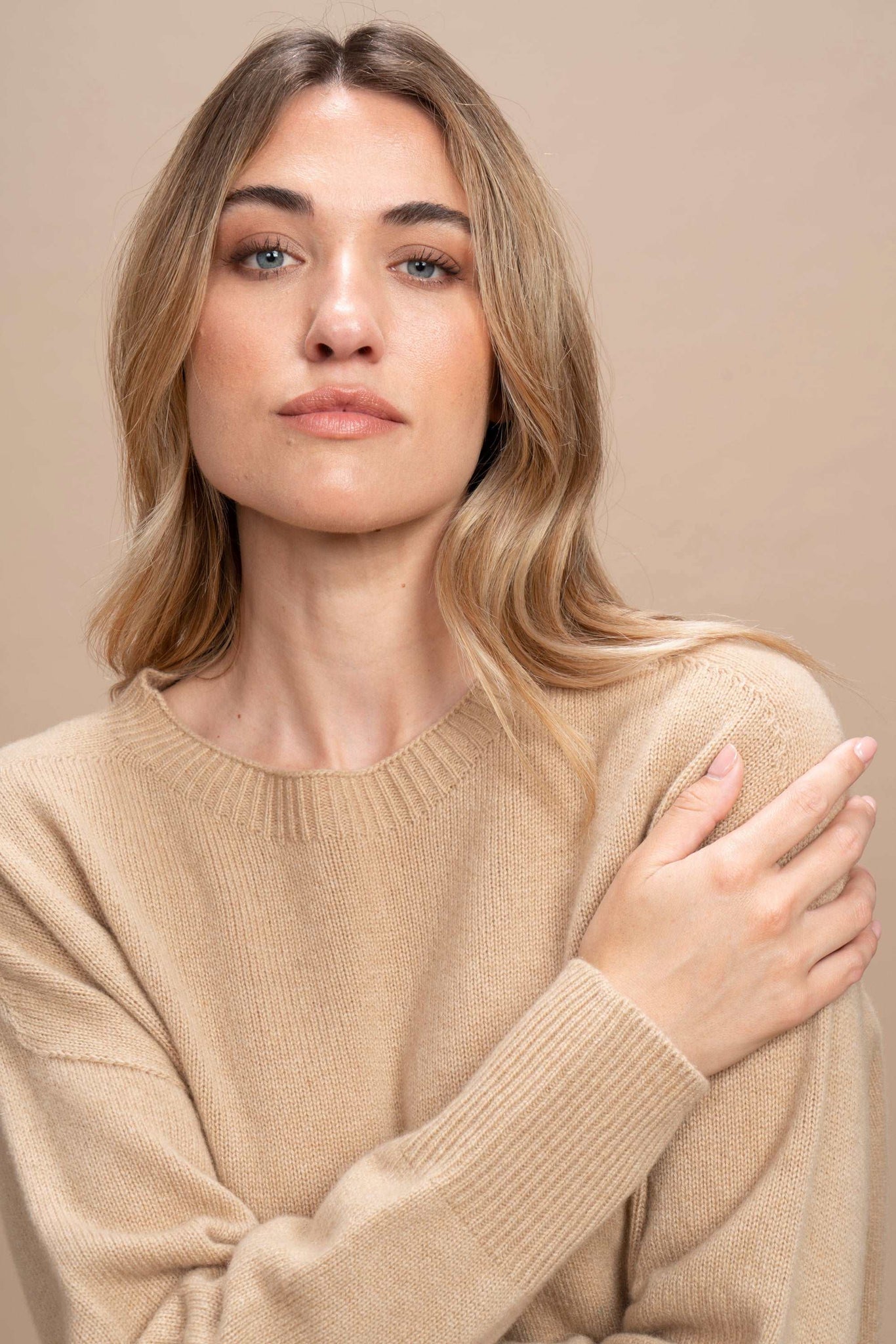 Ischia - Girocollo stondato davanti, balze e polsi alti 100% Cashmere