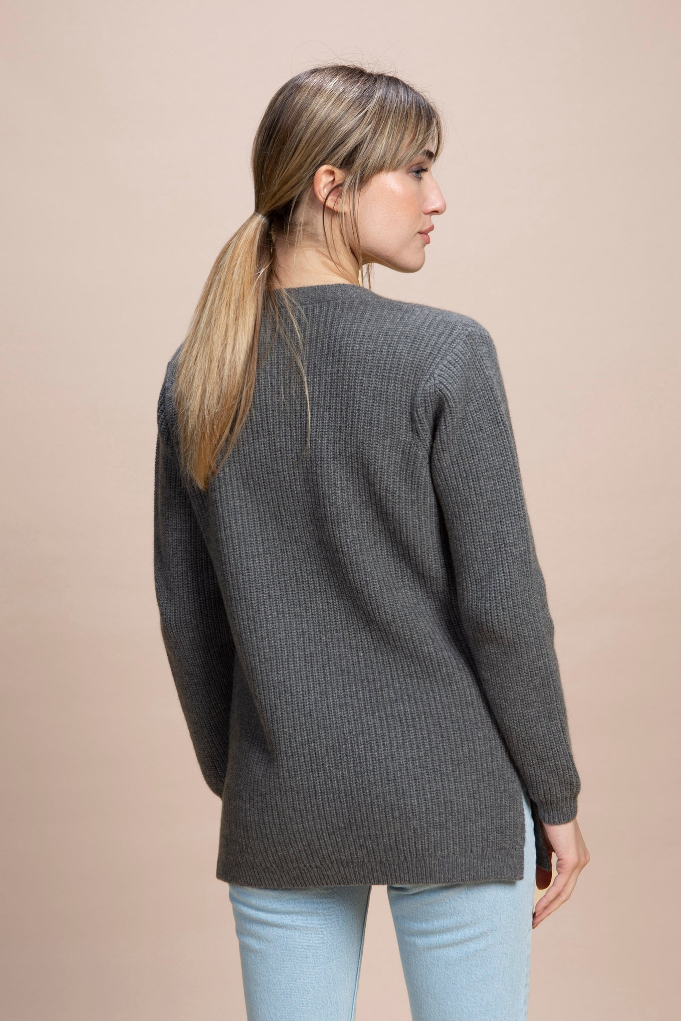 San Babila - Cardigan in cashmere rigenerato con tasche e spacchi laterali